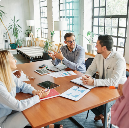 Ondernemers in overleg aan tafel